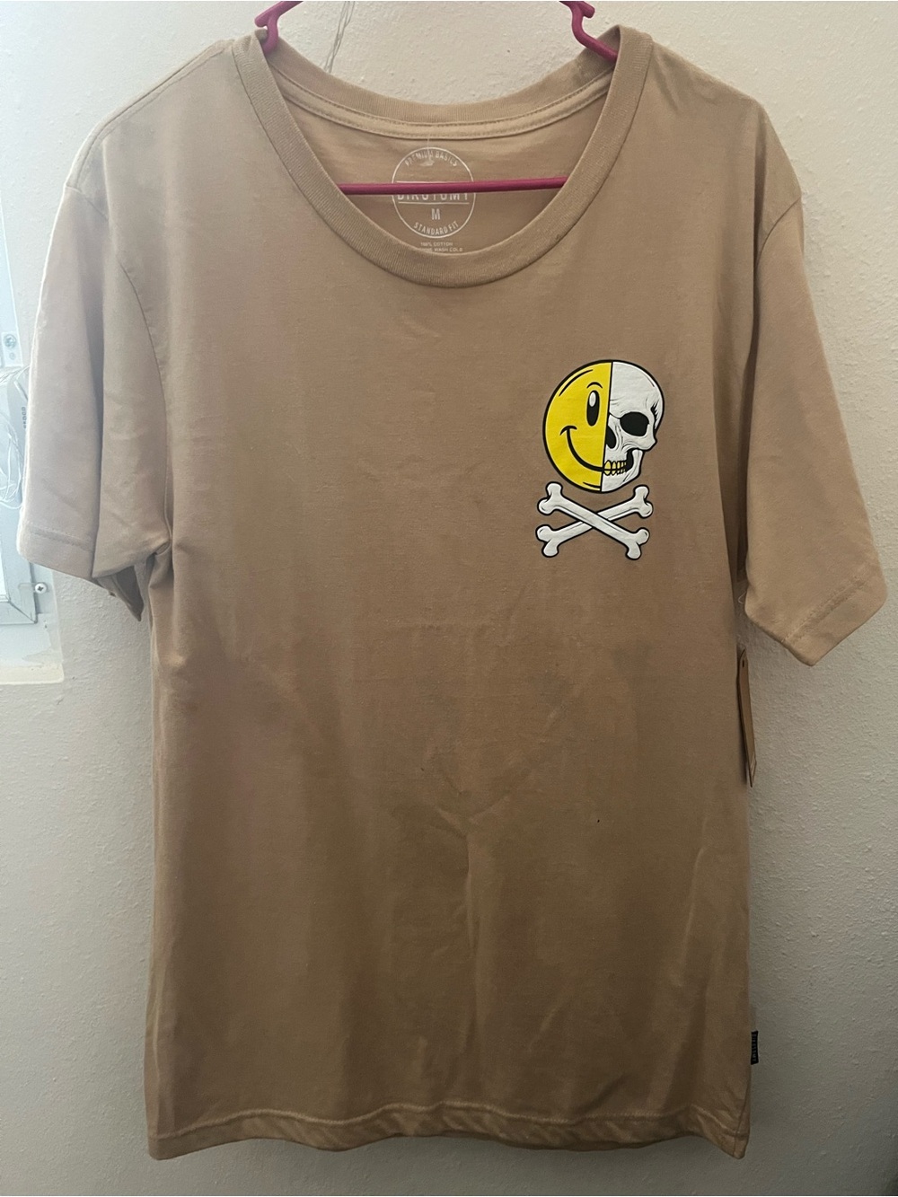 Men's Tan Graphic Short-Sleeve T-Shirt - Smile Skull Design